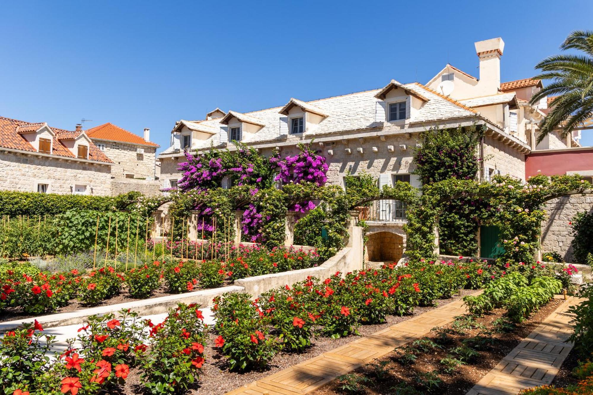 Hotel Lemongarden - Adults Only Sutivan Buitenkant foto